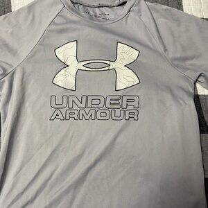 Under Armour boy’s Light Gray Long Sleeve Tee
